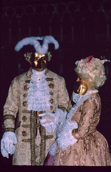 Masques de venise, costumes de venise, isle sur la sorgue, vaucluse, Provence,